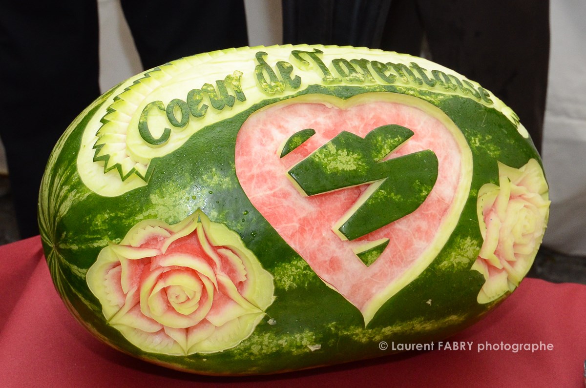 Photographe tourisme en Tarentaise : sculpture sur légumes et buffet lors des rencontres à Moûtiers