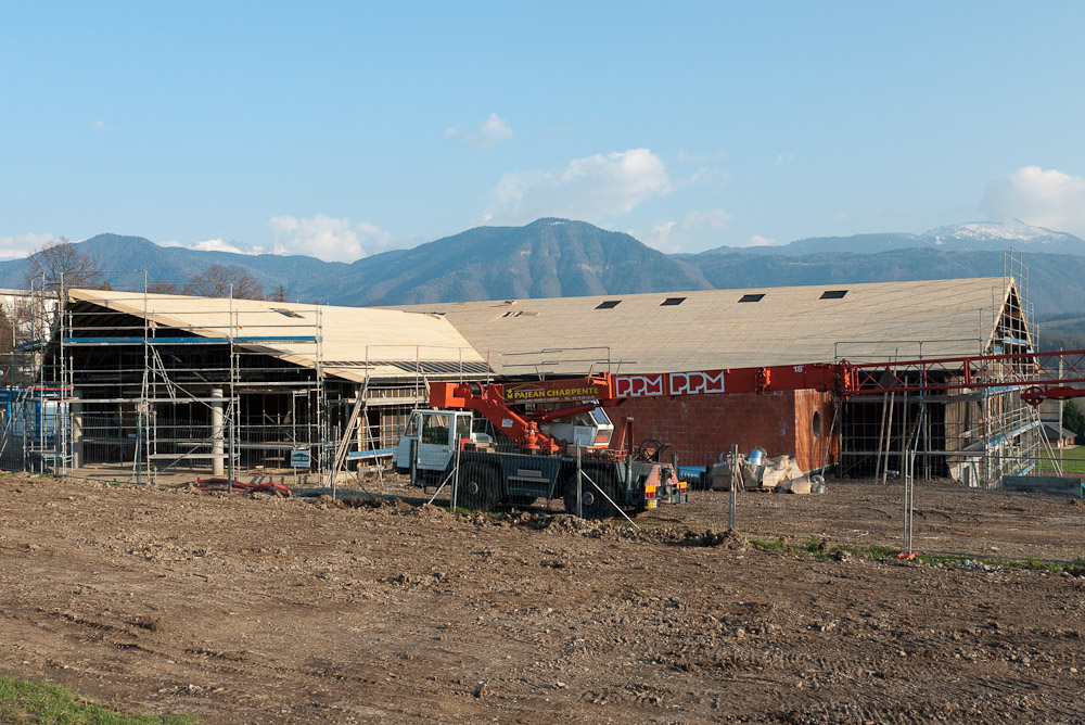 Photographe de chantier en Combe de Savoie : à Saint-Pierre d'Albigny : vue générale du chantier juste avant la couverture
