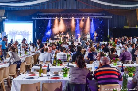 photographe événementiel à Albertville : dîner de réception dans la salle de la Pierre du Roy, à Albertville