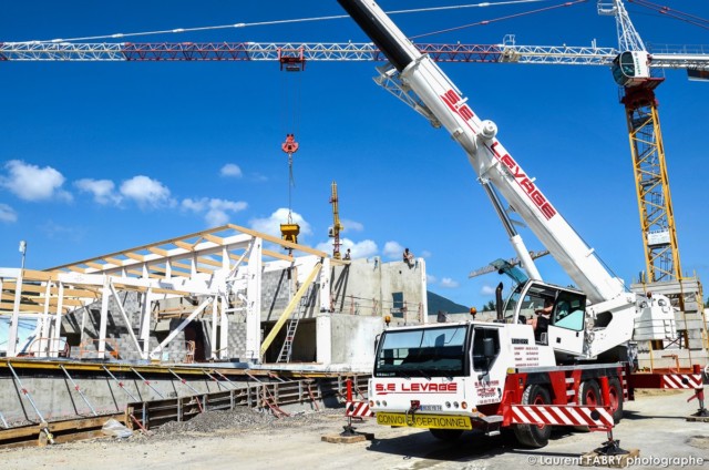 photographe de chantier à Aix-les-bains : engins de levage autour du chantier