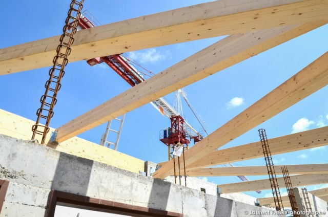 photographe de chantier à Aix-les-bains : vue sous la charpente du chantier