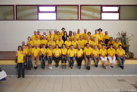photo de groupe des bénévoles réalisée par le photographe officiel de ce rallye équestre en Combe de Savoie