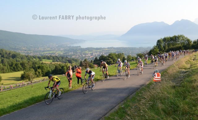 photographe cyclo dans les Bauges : vue sur le lac d'Annecy