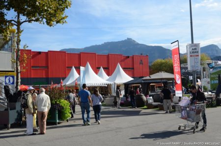 photographe événementiel : stands, drapeaux et chapiteaux sur la Foire de Savoie