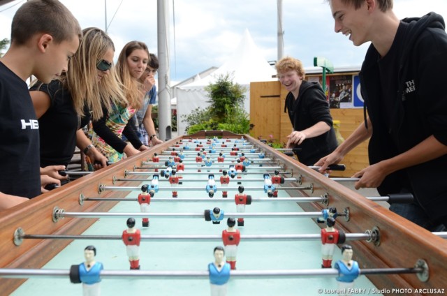 photographe événementiel : babyfoot géant sur la Foire de Savoie