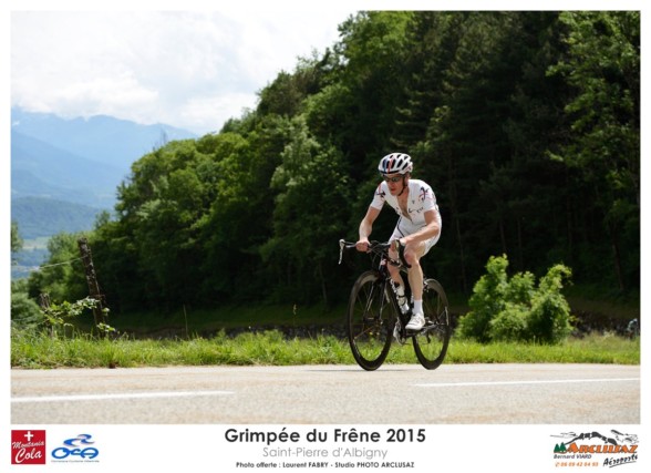 Photographe cyclisme en Combe de Savoie : le leader de la grimpée du Frêne