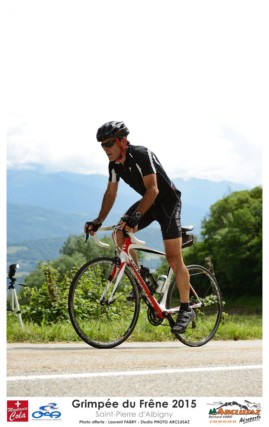 Photographe cyclisme en Combe de Savoie : pendant la grimpée du Frêne à Saint-Pierre d'Albigny