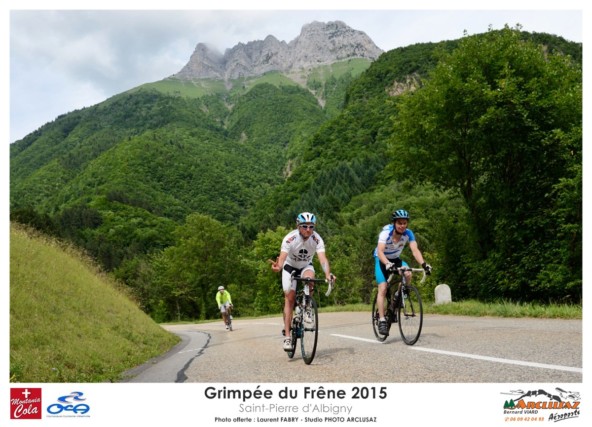 Photographe cyclisme en Combe de Savoie : les coureurs de la grimpée du Frêne redescendent après la course cyclo sous la dent d'Arclusaz, Saint-Pierre d'Albigny