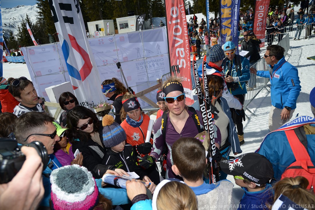 Photographe de ski nordique en Savoie : la biathlète Marie Dorin Habert signe des autographes à Méribel