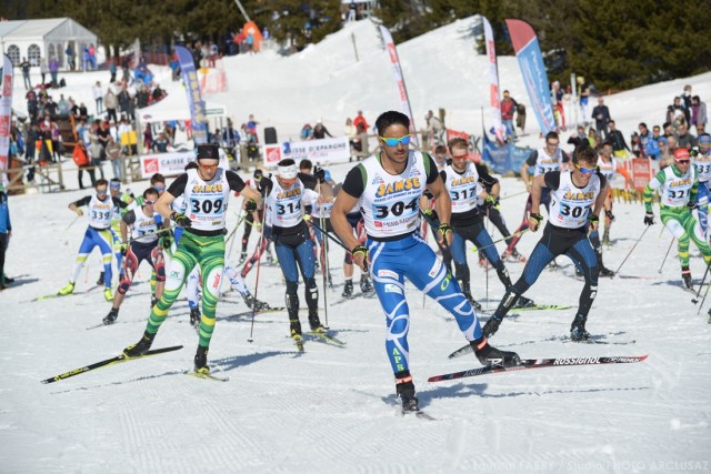 Photographe de ski nordique en Savoie : départ d'une course seniors hommes de ski de fond