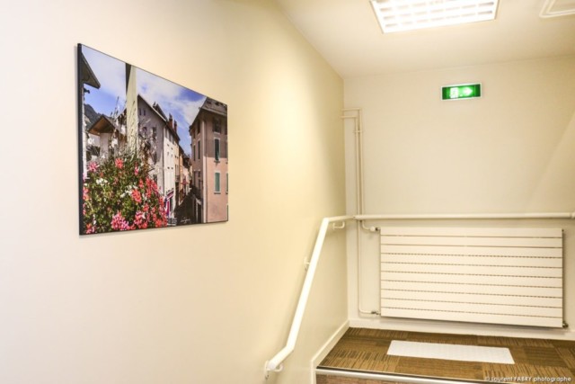 la photo de paysage d'un photographe local pour la décoration de bureaux d'une agence de banque en Savoie