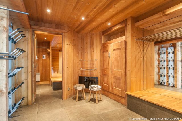 Photographe chalets de montagne à Méribel (3 Vallées) : ski room