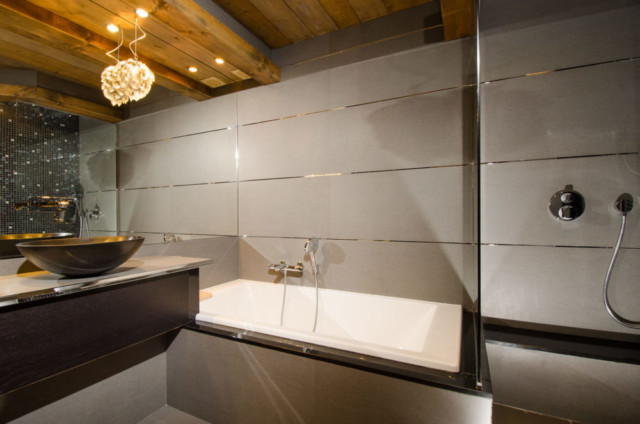 salle de bain luxueuse dans un chalet de montagne