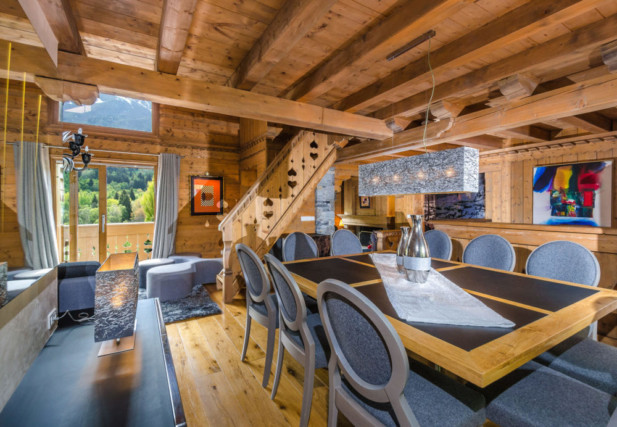 salle à manger dans un chalet de montagne