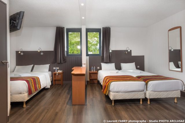 Photographe d'hôtel à Chambéry : chambre familiale de l'hôtel Brit Hotel à Chambéry, Savoie
