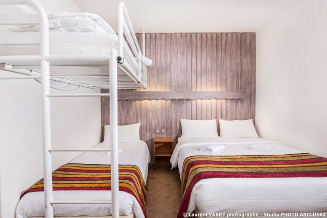 Photographe d'hôtel à Chambéry : chambre twin de l'hôtel Brit Hotel à Chambéry, Savoie