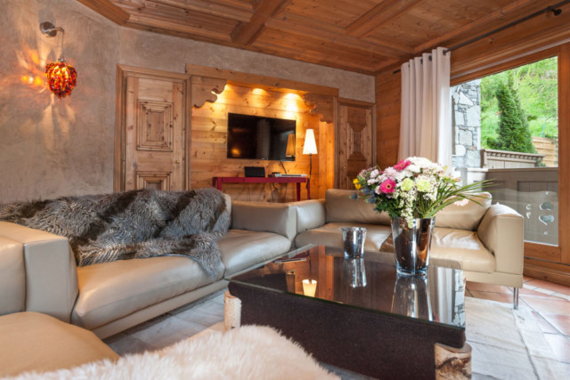 salle à manger d'un chalet de montagne à Méribel, 3 vallées