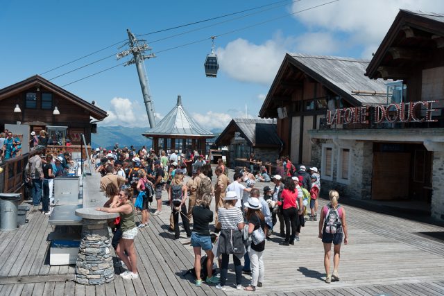 la terrasse du restaurant La Folie Douce, à Méribel