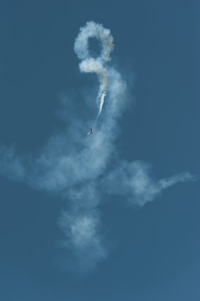 Photographe tourisme sur un meeting aérien : le ballet des voltigeurs dans le ciel de Méribel