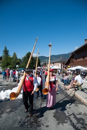 les cornistes lors de la fête à Fanfoué, vallée et village des Allues, Méribel