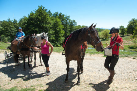 Photographe équin professionnel en shooting photo pour le CRTE Rhone Alpes avec les cavaliers de la Drome a Cheval