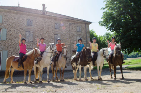 Photographe équestre Auvergne Rhône Alpes : Les cavaliers de la Ferme Equestre des Collines en shooting photo