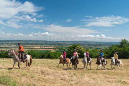 Photographe équestre En Auvergne Rhône Alpes : Shooting Photo équestre Avec Les Cavaliers De La Ferme Équestre Des Collines