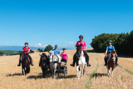 Photographe équestre en Auvergne Rhône Alpes : Les cavaliers de la Drome a Cheval font un reportage photo pour le CRTE