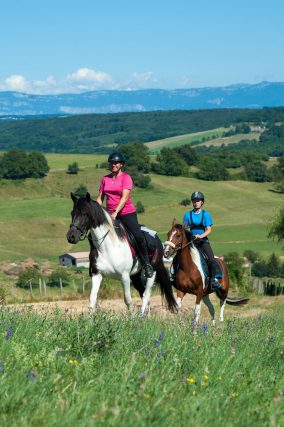 Photographe équin : Photographie équestre dans la Drome des Collines pour le CRTE Rhône Alpes avec les cavaliers de la Drome a Cheval et réalisée en Auvergne Rhône Alpes