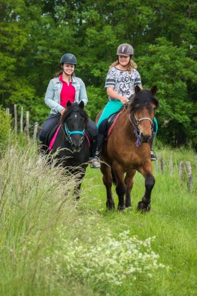Photographe équestre en Auvergne Rhône Alpes : shooting photo de l'inauguration des circuits itinérants équestres et d'attelage des Vals du Dauphine