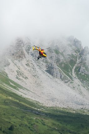 Démonstration de secours en montagne par Dragon 73, l'hélicoptère de la sécurité civile