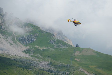 Photographe tourisme sur un meeting aérien : Démonstration de secours en montagne par Dragon 73, l'hélicoptère de la sécurité civile