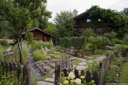 Photographe d'hôtel à Megève : Les jardins potager des Fermes de Marie, ensemble de chalets de luxe 5 étoiles (famille Sibuet)