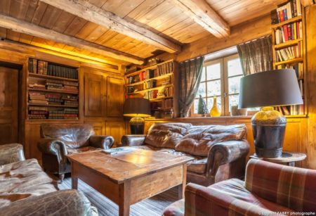 Hotel photographer in Megève : Un salon dans les Fermes de Marie, ensemble de chalets de luxe 5 étoiles à Megève