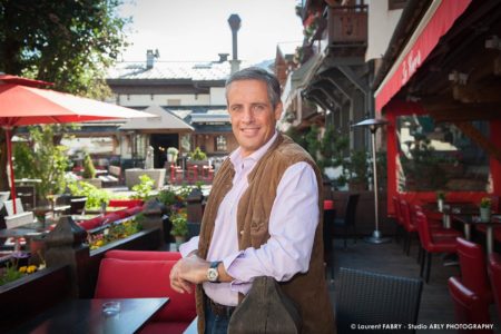 Julien Distel, Le Fils Du Célèbre Chanteur Français, Au Café Le Coeur De Megève