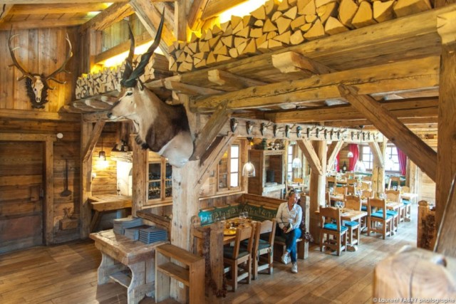 Photographe hôtellerie à Megève : Restaurant la Taverne du Mont d'Arbois, exploité par le groupe EDRH