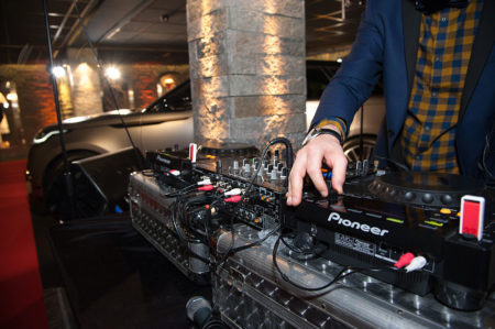 Photographe événementiel à Courchevel : DJ set pour accueillir les invités