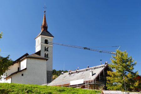 Photographe de chantier dans les Alpes : rénovation du toit du presbytère aux Allues