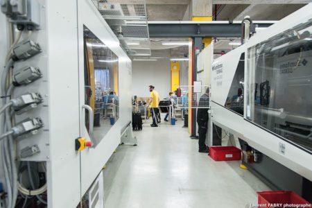 Photographe industrie dans les Alpes en Maurienne : des presses à injecter pour la fabrication de pièces automobile