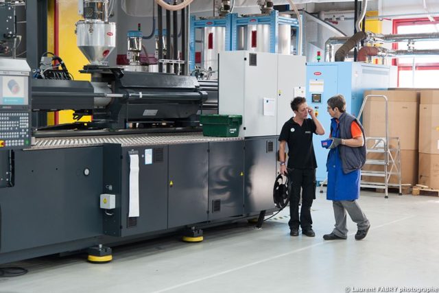 Photographe industrie dans les Alpes en Maurienne : ligne d'assemblage dans une usine