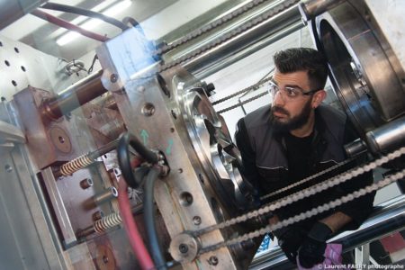 Photographe industrie dans les Alpes en Maurienne : entretien d'une presse à injecter