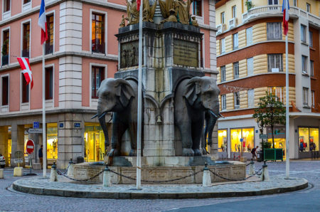 Photographe patrimoine et traditions dans les Alpes : la fontaine des éléphants à Chambéry