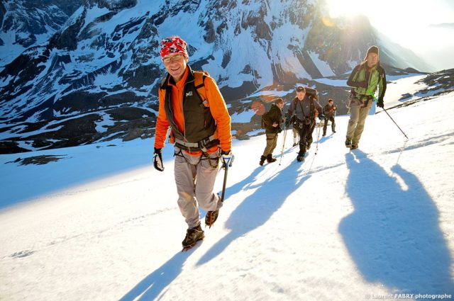 photographe outdoor dans les Alpes : lever de soleil derrière la Grande Casse