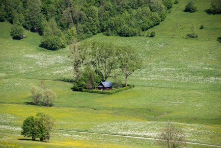 Photographe patrimoine et traditions dans les Alpes : la petite maison dans la prairie
