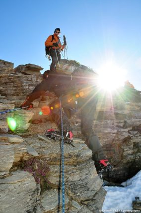 photographe outdoor dans les Alpes : derniers efforts pour gravir la pointe de la Réchasse