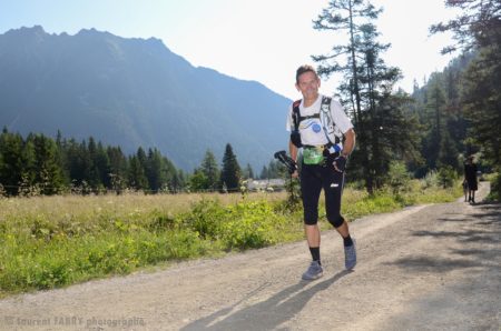 Photographe de trail running en Suisse : trailer sur un chemin