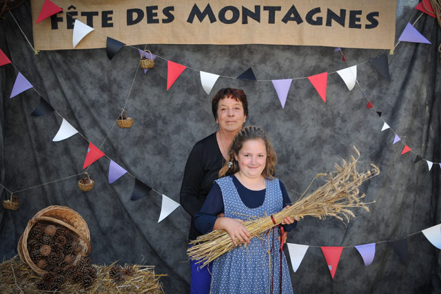 Photographe événementiel sur une fête des montagnes dans les Alpes : shooting extérieur