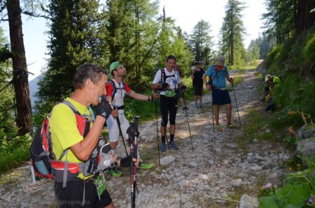 Photographe De Trail Running En Suisse : Les Coureurs Font Une Courte Pose