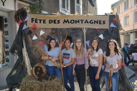 Photographe événementiel sur une fête des montagnes dans les Alpes : studio mobile