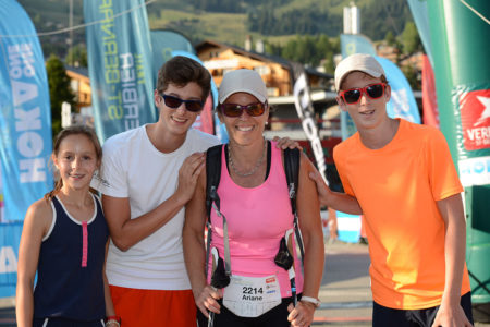 Photographe de trail running en Suisse : pose à l'arrivée du TVSB